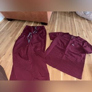 Figs Women’s Maroon Scrubs Bundle Joggers and Top Size XS/S
